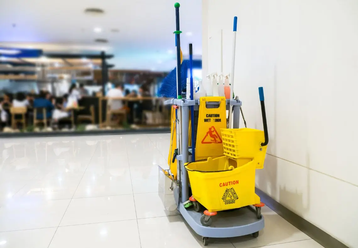 Schulen, Bildungseinrichtungen und öffentliche Einrichtungen